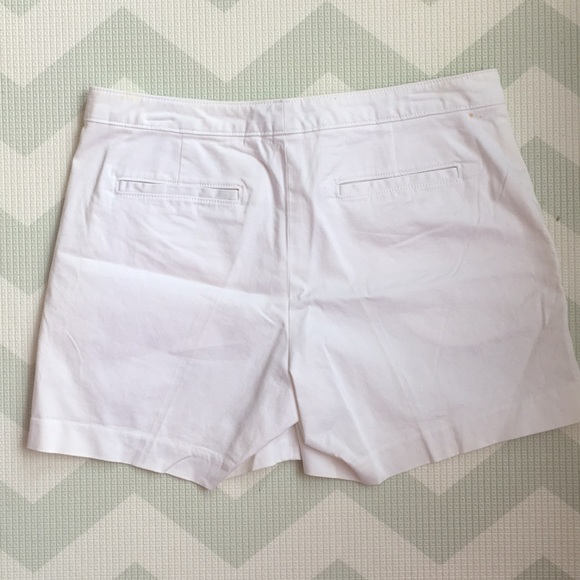 BANANA REPUBLIC | White Shorts - Picture 2 of 7